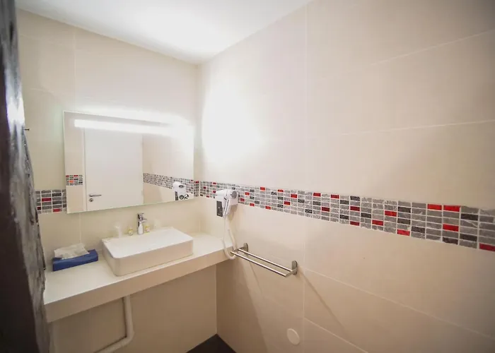 Athanor Centre Бон